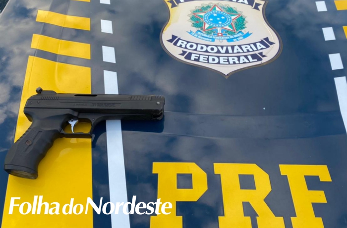 PRF apreende adolescentes com simulacro de arma de fogo em Bom Jesus