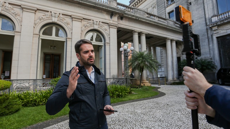 Leite reduzirá próprio salário em 30% nos próximos três meses