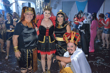 Clube Comercial recepciona foliões no Carnaval Adulto