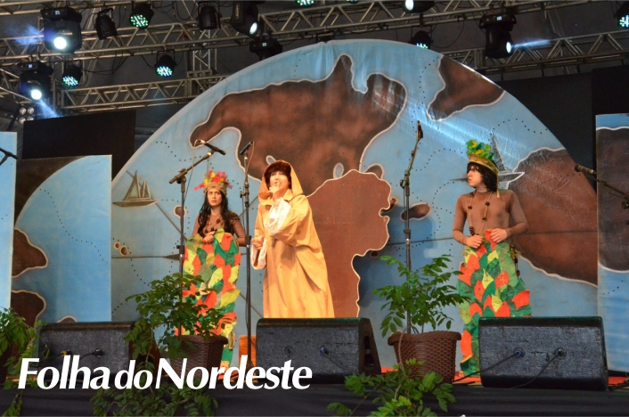 Alunos das escolas na Feira do Livro Cultura na Praça na manhã desta sexta