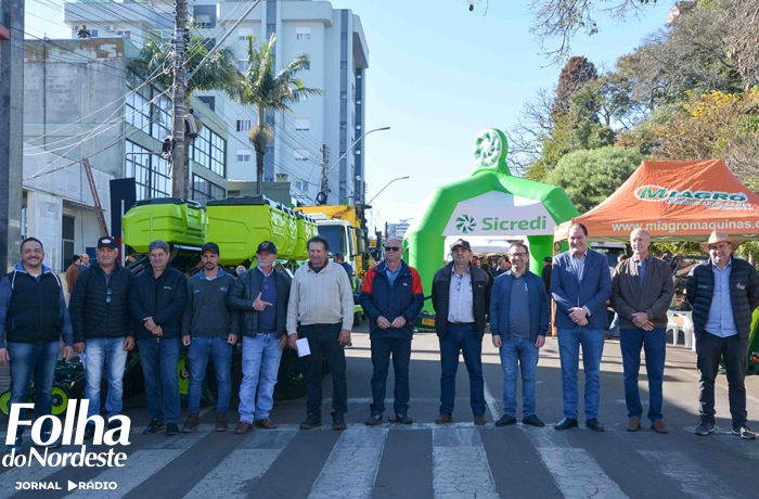 Associações de produtores recebem implementos agrícolas em Lagoa Vermelha
