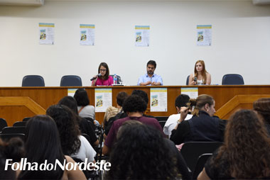 Escritor Rodrigo Lacerda conversa com estudantes na UPF