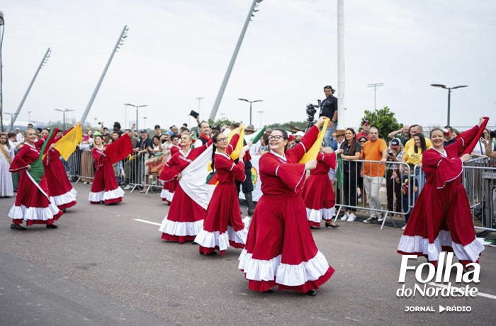 Desfile Farroupilha em Porto Alegre celebra Darcy Fagundes e o programa Grande Rodeio Coringa