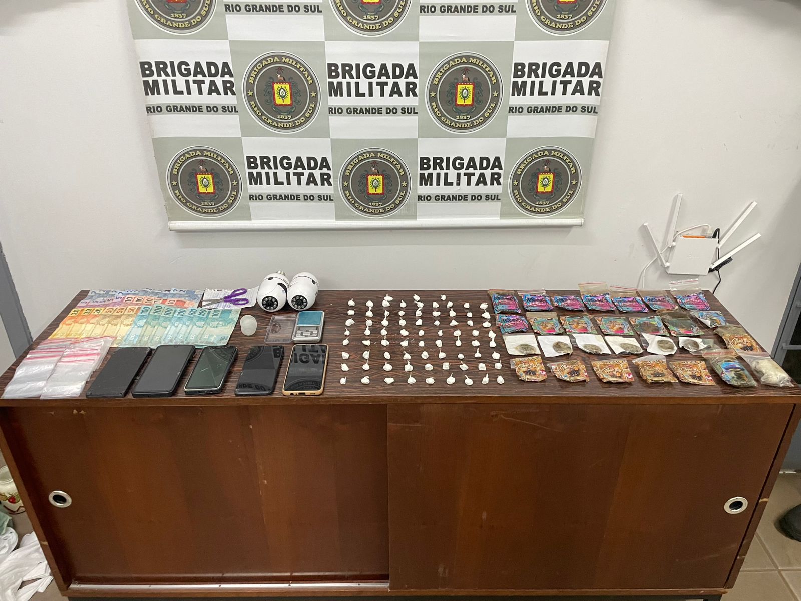 Três homens são presos por tráfico de drogas no Centro de Ibiraiaras