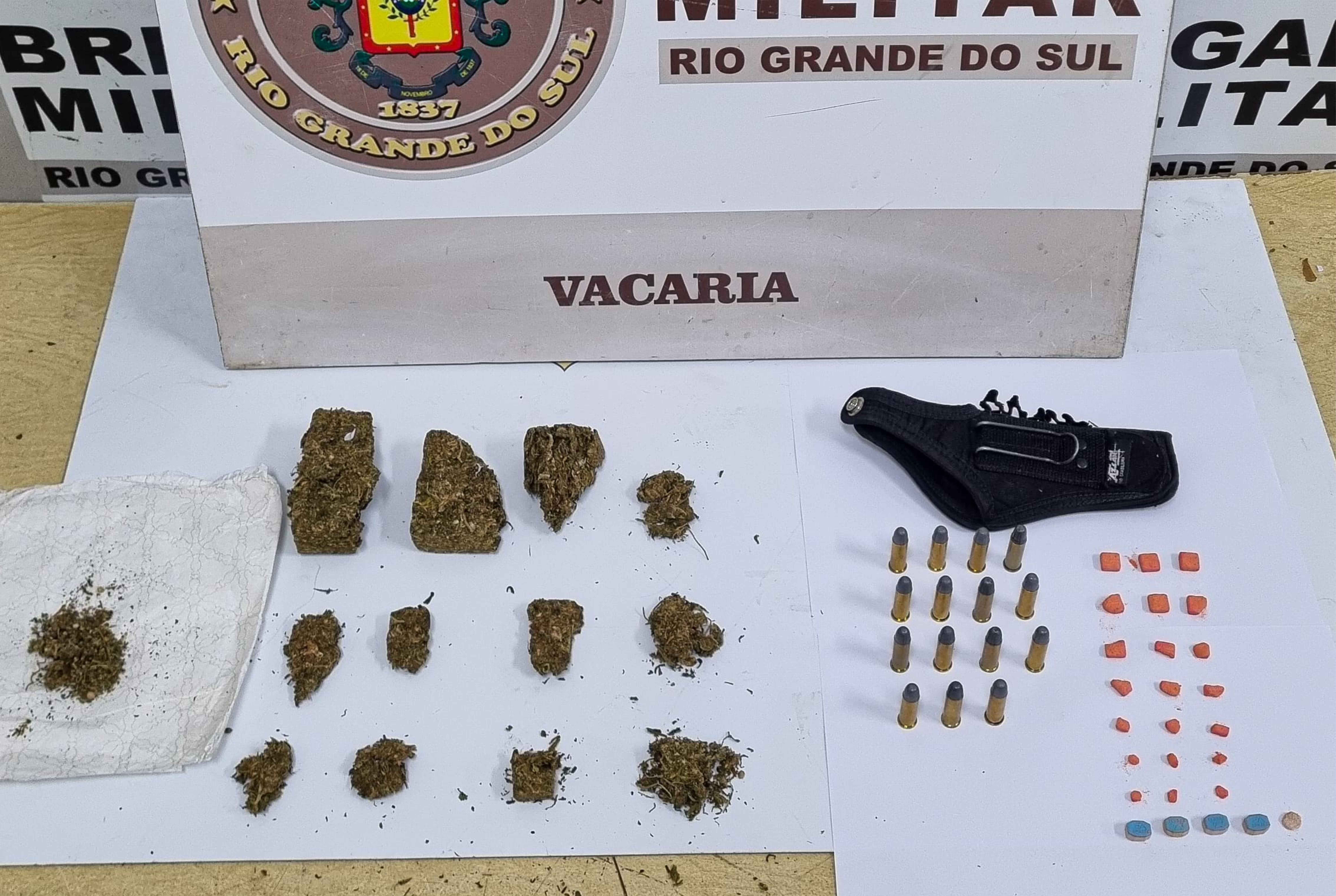Brigada Militar prende jovem por tráfico de drogas e porte ilegal de munições em Vacaria