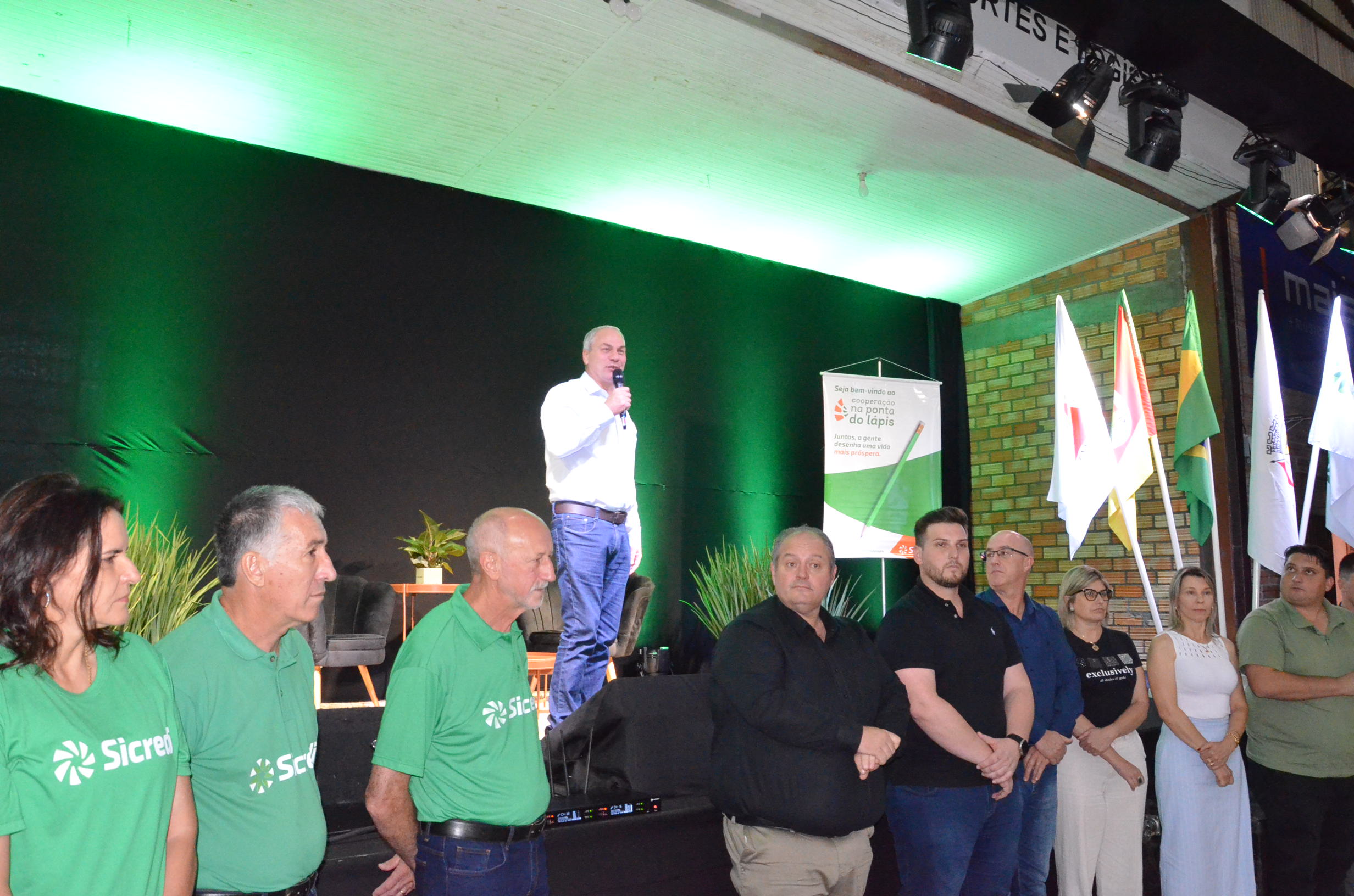 Prefeito Eloir Morona exalta o papel da educação e dos professores em evento pedagógico