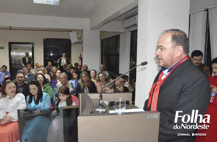 Alessandro Muliterno é homenageado na Câmara e exalta autenticidade do tradicionalismo