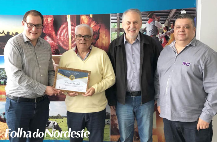 Prefeito homenageia 28 anos do jornal Folha do Nordeste