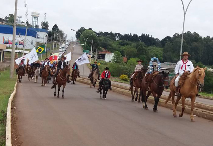Cavalgada da Fé homenageou Nossa Senhora Aparecida em Lagoa Vermelha