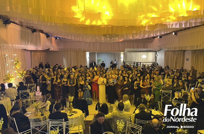 Mulher em Evidência 2025 lota o Clube Comercial e homenageia dezenas de mulheres em noite memorável