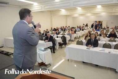 Santini debate perspectivas para a saúde em evento na Capital