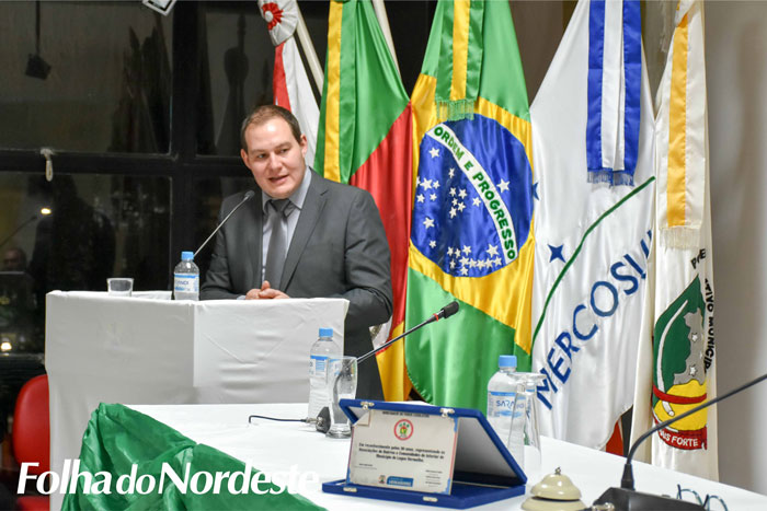Prefeito participa de sessão solene em homenagem à União das Associações de Bairros