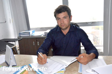 Vice-prefeito Clóvis Neckel assume comando do Executivo