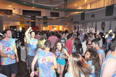 Quatro blocos participarão das três noites de folia no Comercial