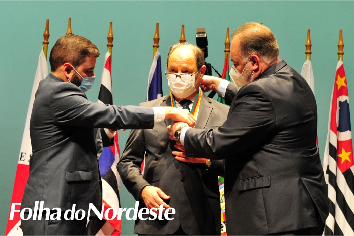 Sartori recebe a Medalha do Mérito Farroupilha