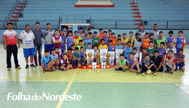 Confraternização marca encerramento das atividades de 2016 das categorias de base do Lagoa Futsal