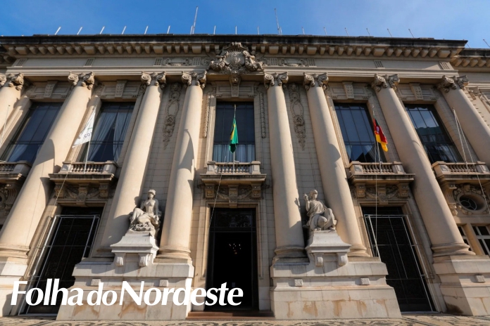 Governo quita 13º salário nesta segunda (20)