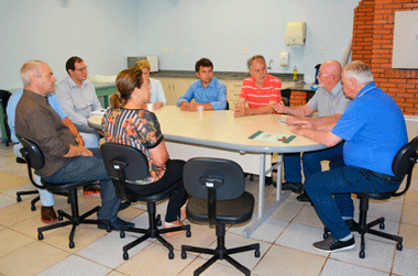 Novo prefeito conversa com direção do Hospital São Paulo e Fundação Araucária