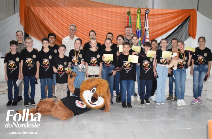 A Brigada Militar celebra formatura do PROERD em Campestre da Serra