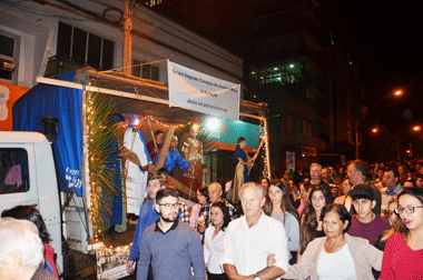 Fieis participam, em Lagoa Vermelha da Procissão Via Sacra