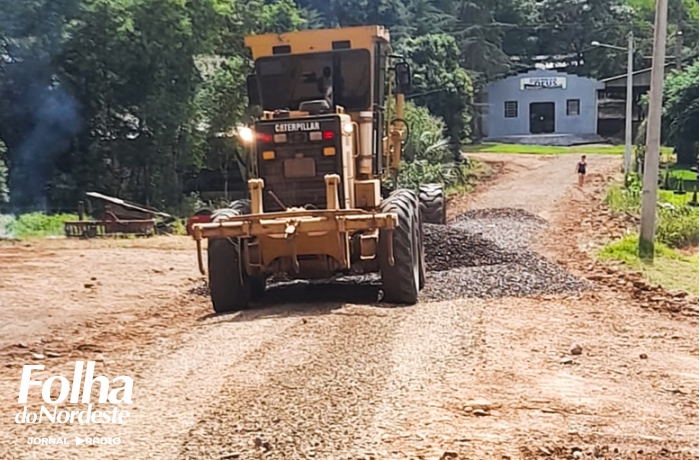 Estradas em Santa Luzia recebem britamento