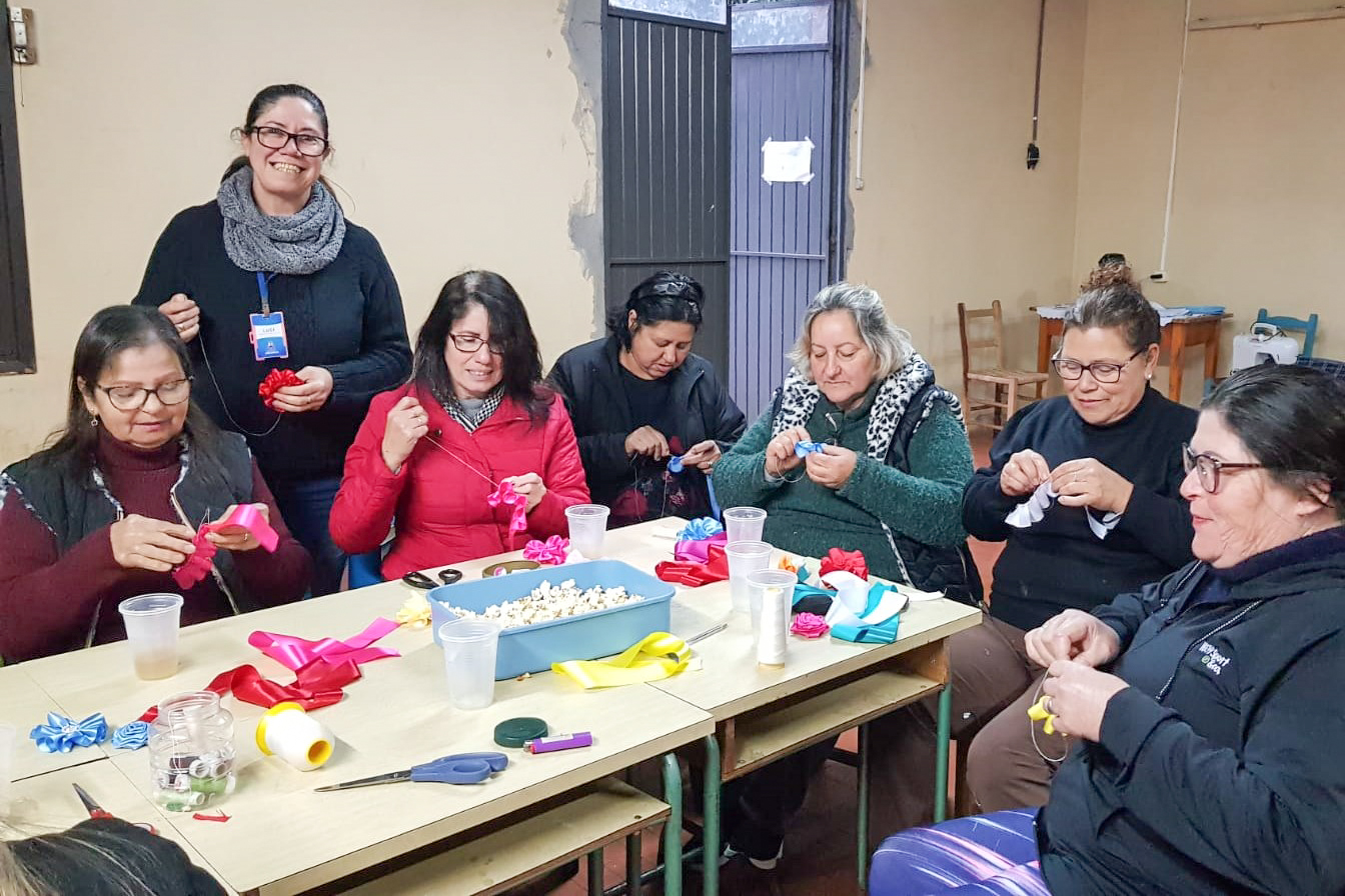No bairro Rodrigues, Escola do Fazer desenvolve curso de artesanato