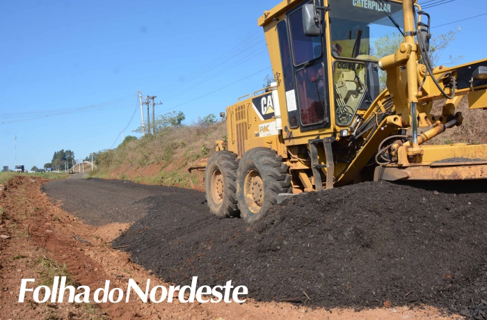 Secretaria de Obras de Lagoa Vermelha realiza manutenção nas paralelas da BR 285