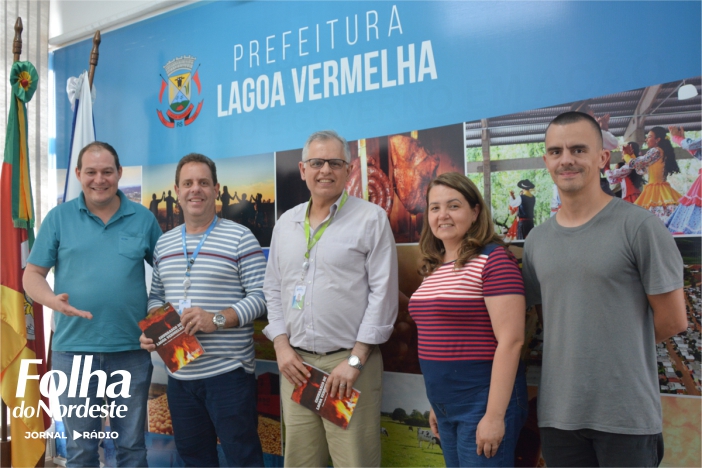 Engenheiros da ENBPar supervisionam novas lâmpadas de LED de Lagoa Vermelha