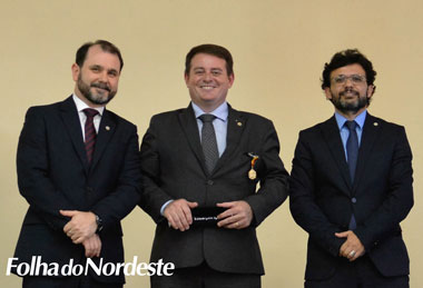 Polícia Civil homenageia deputado Santini com Medalha Tiradentes