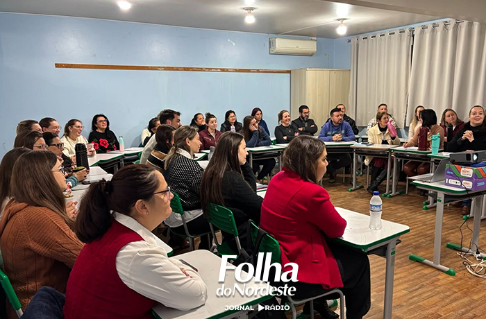 Formação pedagógica em Caseiros debate letramento racial e fortalece educação inclusiva