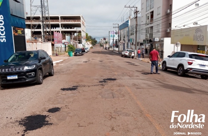 Reparos são realizados em vias da cidade