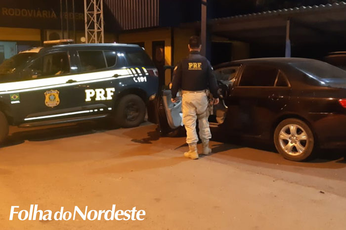 PRF recupera veículo roubado e prende três criminosos