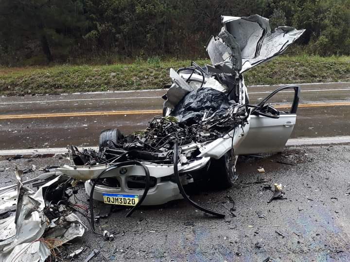 Caseiros: Colisão frontal entre caminhão e BMW resulta em uma morte na BR 285