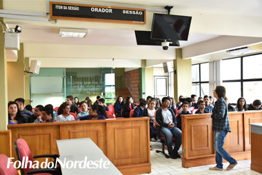 Alunos das escolas municipais visitam Poderes Executivo e Legislativo