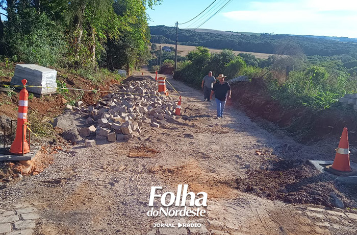 Prefeitura inicia pavimentação na Rua Antônio Carlos dos Santos, no bairro Industrial Santa Terezinha