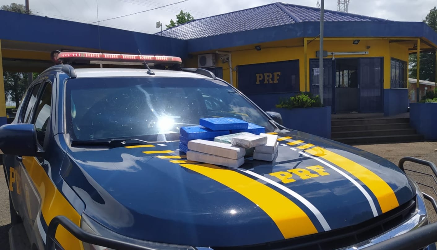 PRF prende casal de traficantes com 12 quilos de drogas escondidas no painel do automóvel