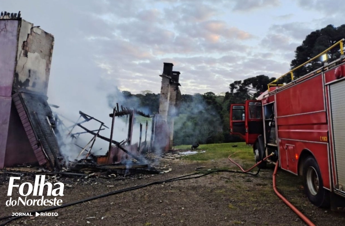 Incêndio atinge residência no bairro Ernani Dias de Moraes em Lagoa Vermelha
