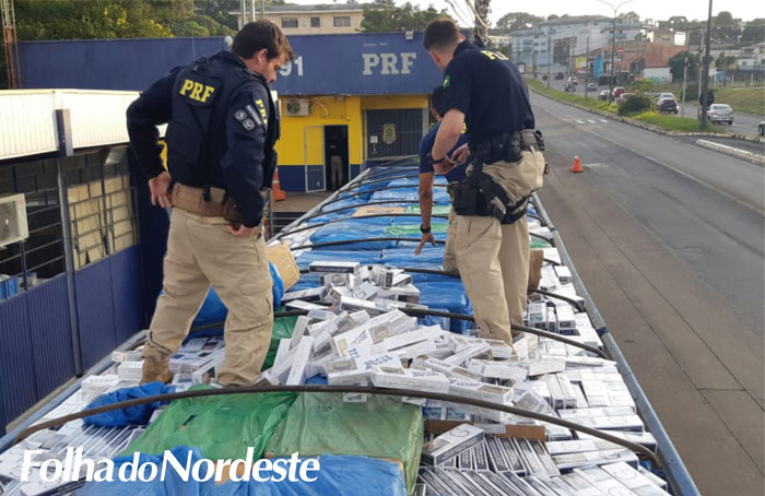 PRF apreende carreta com cerca de meio milhão de maços de cigarros contrabandeados em São José dos Ausentes