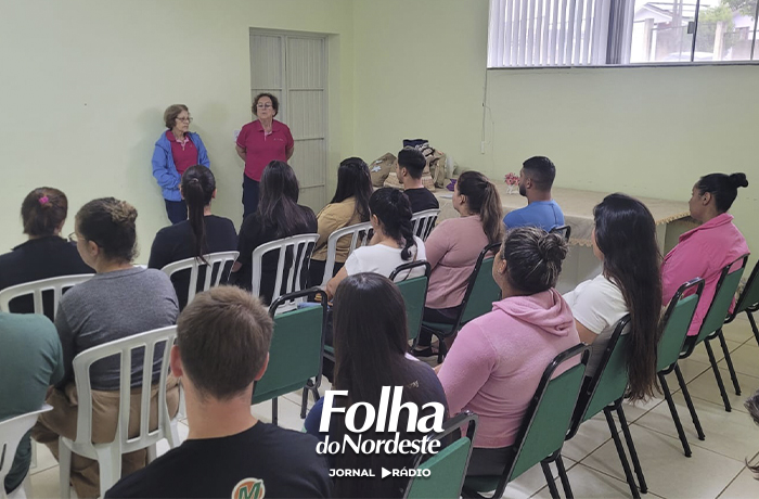 Grupo de gestantes da UBS Oliveira recebe visita do Lions Azaleias