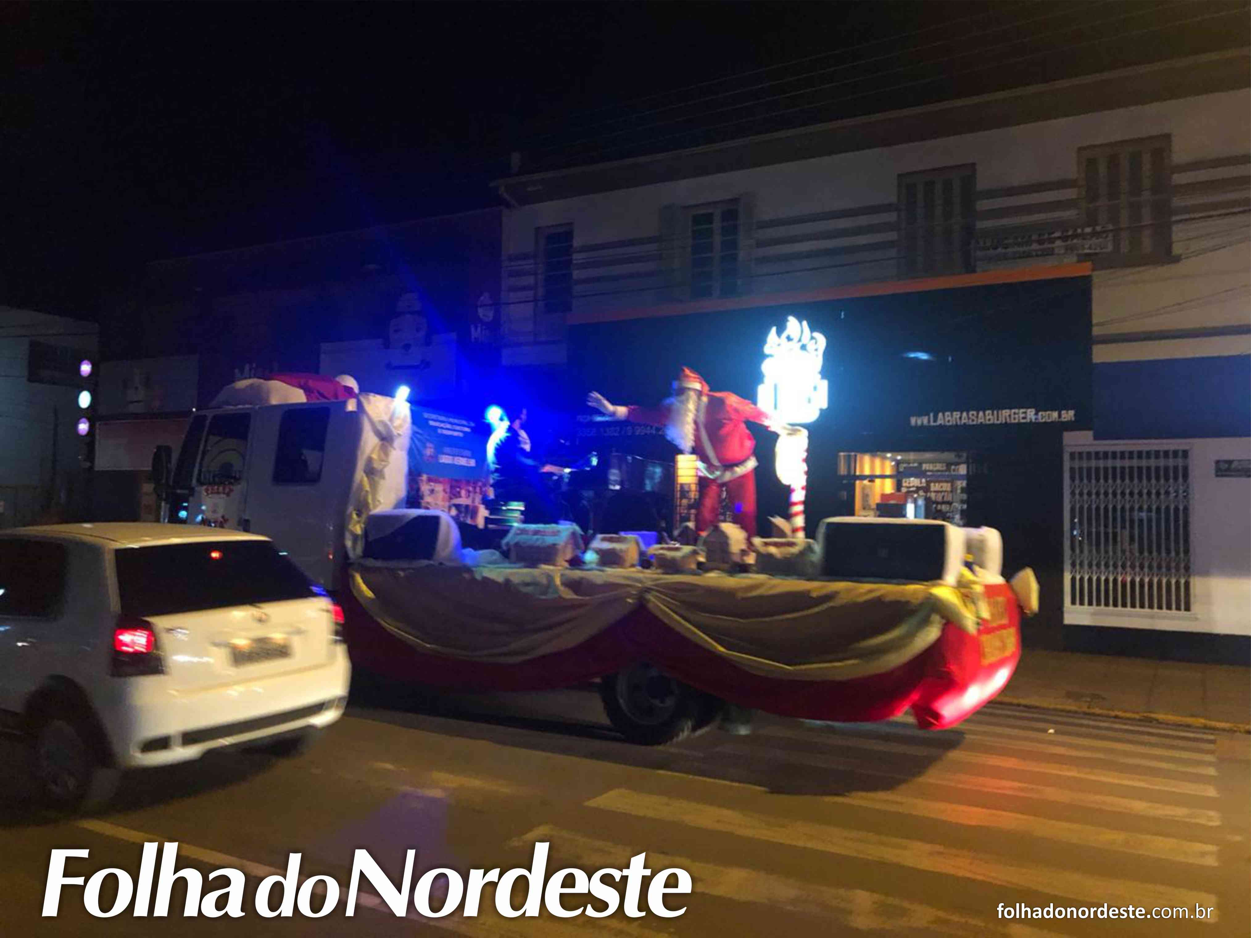 Papai Noel faz a festa nos bairros e área central da cidade