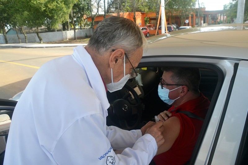 Municípios se mobilizaram no fim de semana para aplicar vacina contra Covid-19