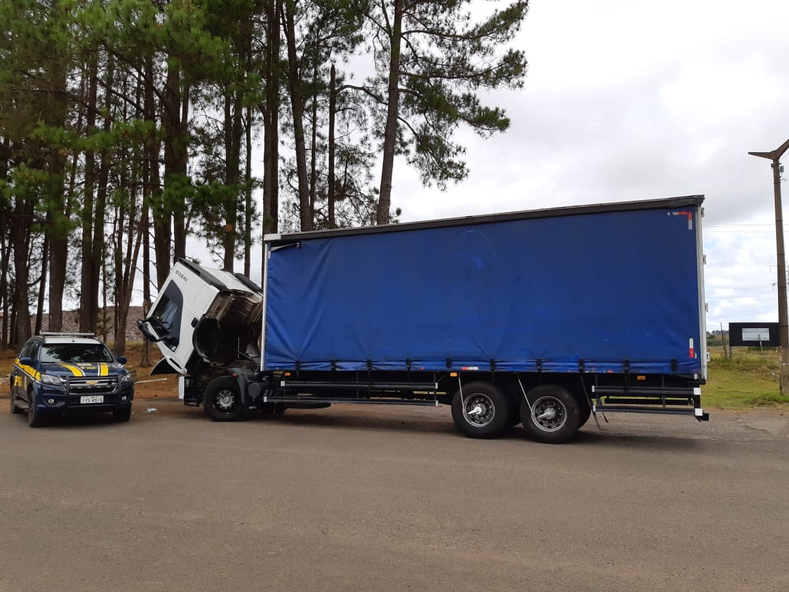 PRF prende motorista com caminhão clonado em Vacaria