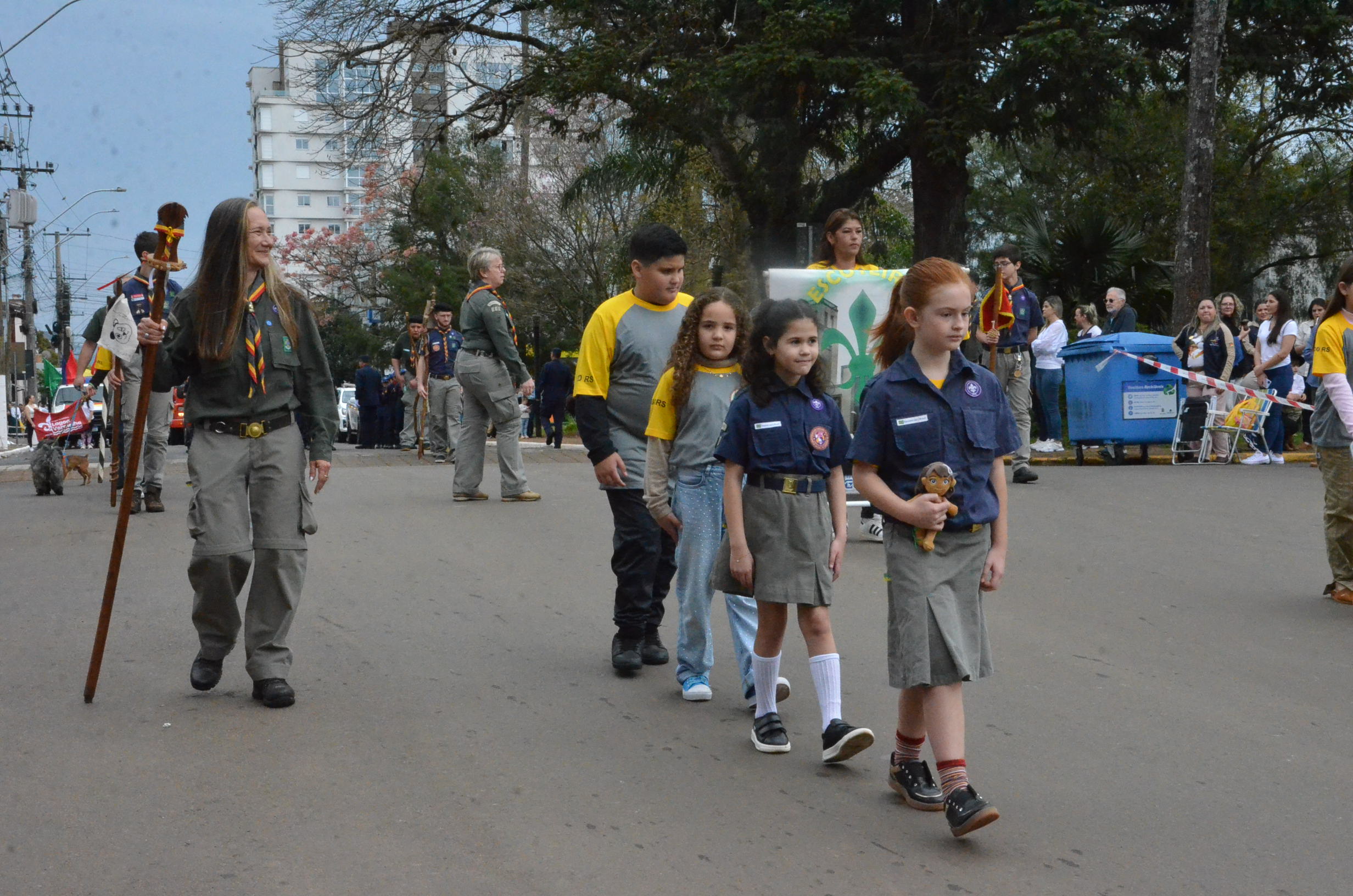 Escoteiros Guaianás participam do Desfile Farroupilha 2025 em Lagoa Vermelha