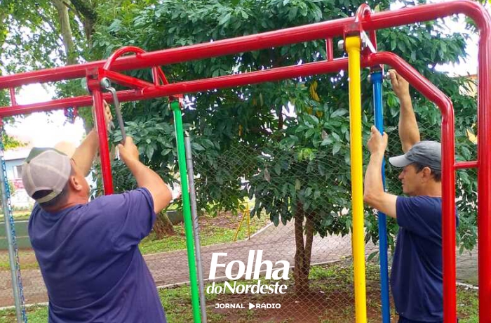 Secretaria de Obras realiza realocação de brinquedos na Praça Frei Mateus Dolzan