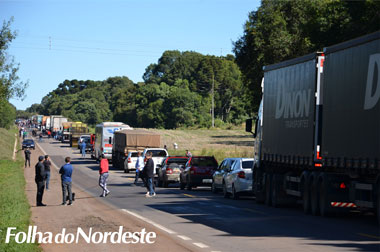 Entroncamento da BR 285 e ERS 126 é fechado por manifestantes