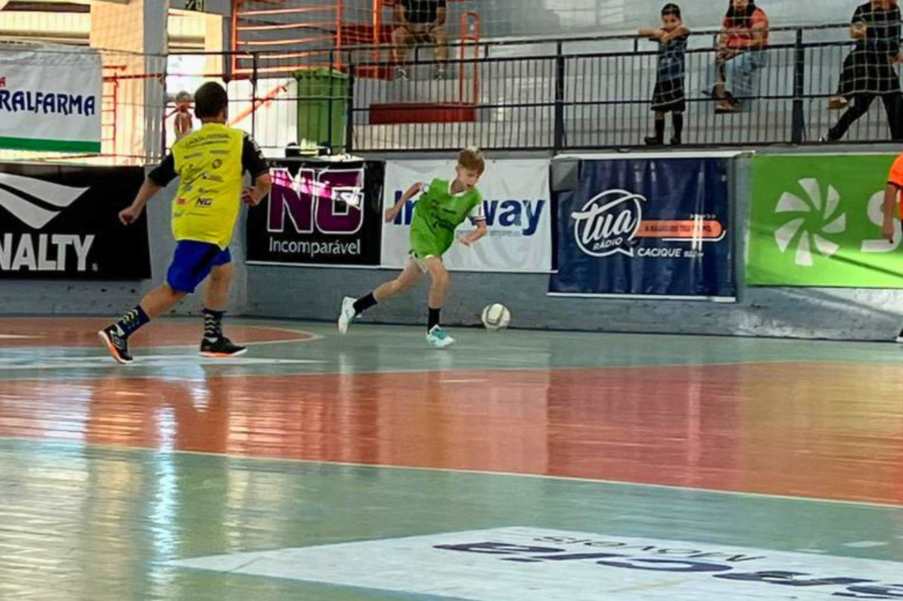 Finais do Campeonato de Base movimentam o domingo no Ginásio Adolfo Stella