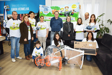 Alunos de Lagoa Vermelha recebem premiação do Projeto Agrinho
