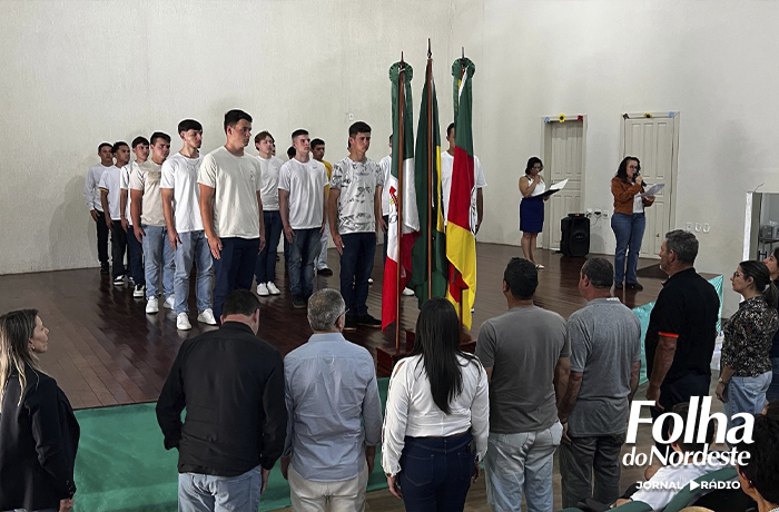 Cerimônia de Juramento à Bandeira reúne jovens em Caseiros