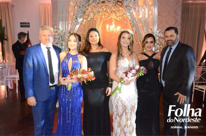 Clube Comercial realiza Baile dos Namorados com posse da nova diretoria e coroação da rainha Isabela Laucsen