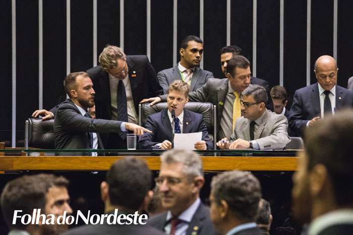 Marcel van Hattem preside Sessão Plenária da Câmara dos Deputados pela primeira vez